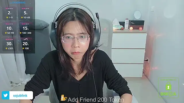 Snapshot of littlemiilk chatting on March 17, 5:49 pm littlemiilk online show from March 17, 5:49 pm