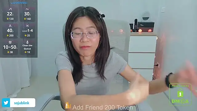 Snapshot of littlemiilk chatting on March 20, 6:09 pm littlemiilk online show from March 20, 6:09 pm