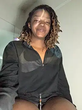 Snapshot of minimama69 chatting on December 22, 8:49 am minimama69 online show from December 22, 8:49 am