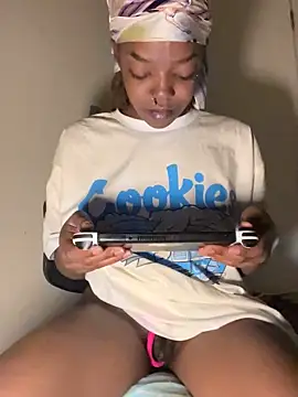 Snapshot of minimama69 chatting on March 8, 10:00 am minimama69 online show from March 8, 10:00 am