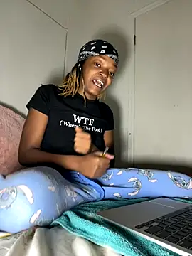 Snapshot of minimama69 chatting on October 9, 9:07 am minimama69 online show from October 9, 9:07 am