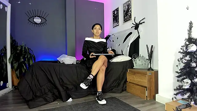 Raven Witch  online show from December 5, 8:16 pm