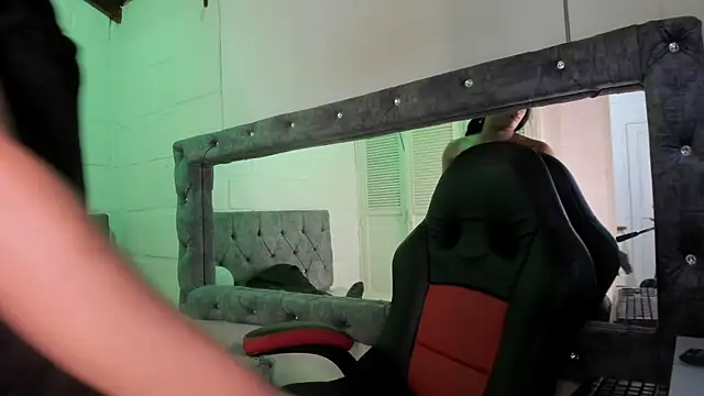 sarajhonson dl online show from February 20, 8:03 pm