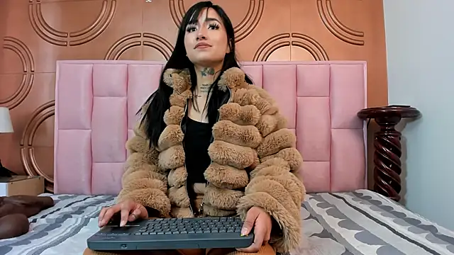 emmily keller19 online show from January 18, 1:40 pm