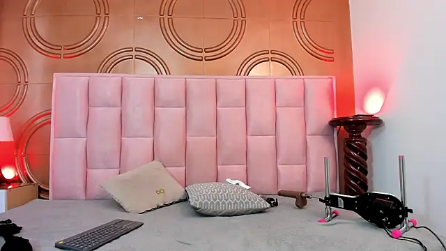 emmily keller19 online show from February 4, 1:27 pm