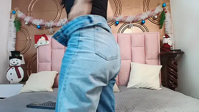 emmily keller19 online show from December 19, 1:29 pm