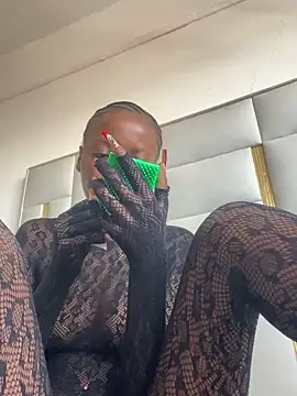 Snapshot of Fanclubbbbb chatting on February 7, 9:47 am Fanclubbbbb online show from February 7, 9:47 am