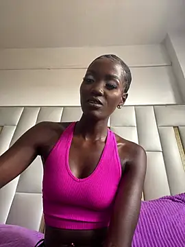 Snapshot of Fanclubbbbb chatting on February 13, 10:44 am Fanclubbbbb online show from February 13, 10:44 am