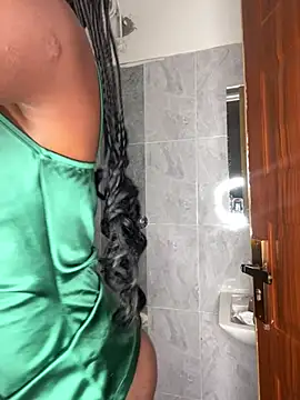 Snapshot of Fanclubbbbb chatting on February 19, 8:31 pm Fanclubbbbb online show from February 19, 8:31 pm