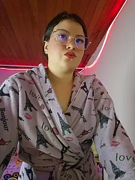 Snapshot of juli05star20 chatting on May 22, 10:37 pm juli05star20 online show from May 22, 10:37 pm