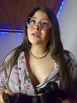 Snapshot of juli05star20 chatting on June 30, 2:01 am juli05star20 online show from June 30, 2:01 am