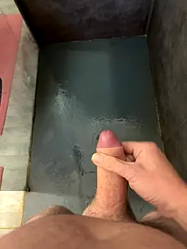 Snapshot of thestringer chatting on October 4, 8:34 am thestringer online show from October 4, 8:34 am