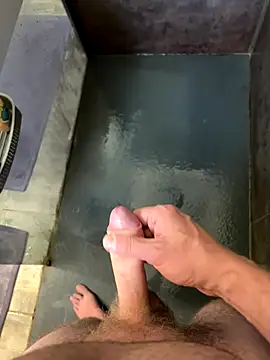 Snapshot of thestringer chatting on October 30, 2:29 pm thestringer online show from October 30, 2:29 pm