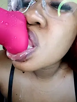 Snapshot of Puneee_Lucee chatting on January 8, 2:35 pm Puneee Lucee online show from January 8, 2:35 pm