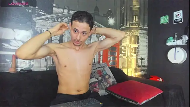 Snapshot of CloeRodriguez chatting on May 9, 10:15 pm CloeRodriguez online show from May 9, 10:15 pm