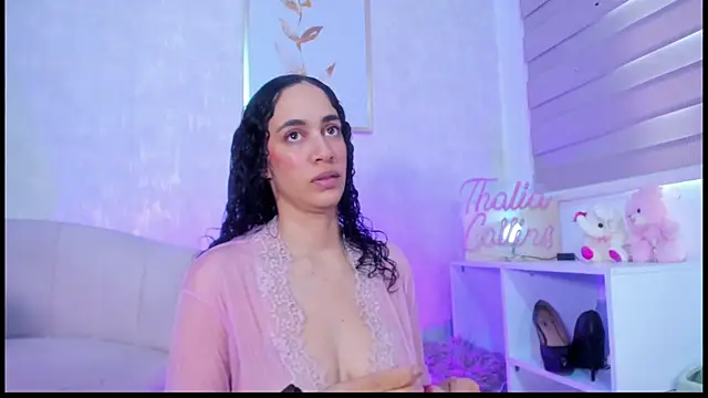 Snapshot of thaliacollins chatting on June 6, 1:38 pm thaliacollins online show from June 6, 1:38 pm