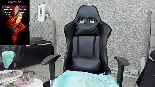 Snapshot of CodyWalkerR chatting on November 4, 5:23 pm CodyWalkerR online show from November 4, 5:23 pm