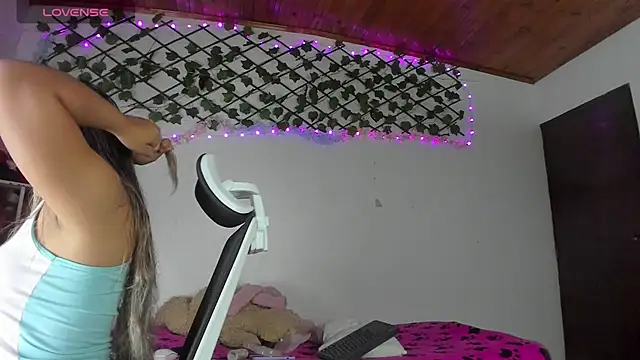 Snapshot of Pucaa_ chatting on June 30, 10:05 am Pucaa online show from June 30, 10:05 am