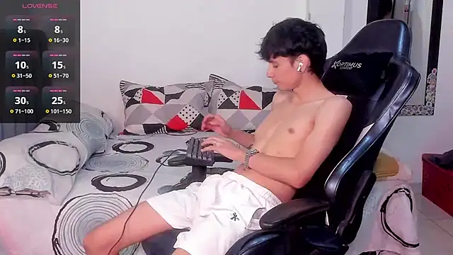 Snapshot of cute_diego_ chatting on October 22, 11:04 pm cute diego online show from October 22, 11:04 pm