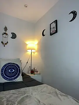 EmelyRogers online show from February 7, 5:29 pm