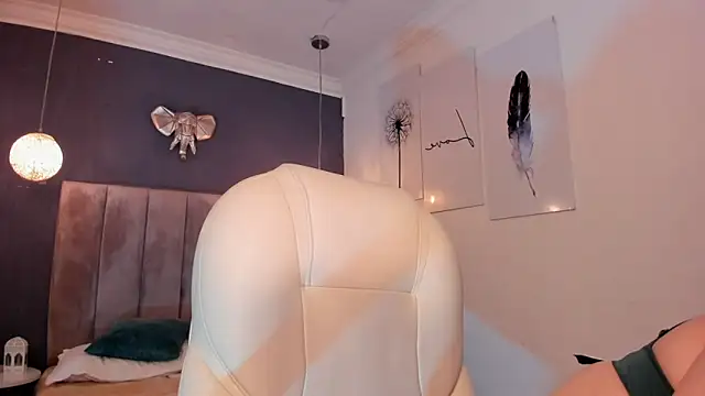 Snapshot of Maaiitee chatting on December 1, 7:58 pm Maaiitee online show from December 1, 7:58 pm