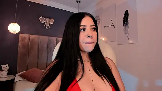 Snapshot of Maaiitee chatting on December 5, 1:06 pm Maaiitee online show from December 5, 1:06 pm