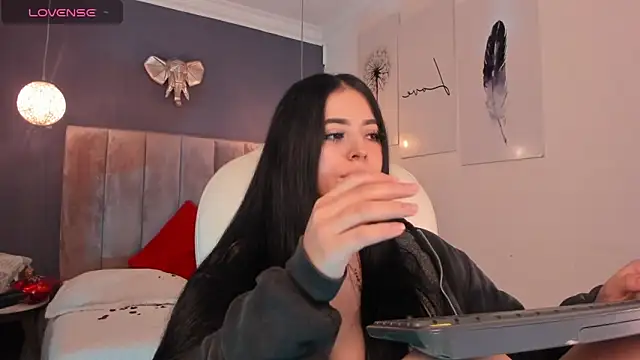 Snapshot of Maaiitee chatting on February 15, 3:50 pm Maaiitee online show from February 15, 3:50 pm