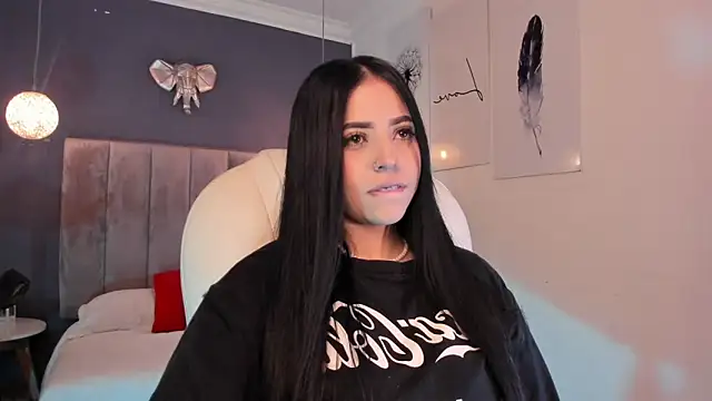 Snapshot of Maaiitee chatting on March 2, 3:48 pm Maaiitee online show from March 2, 3:48 pm