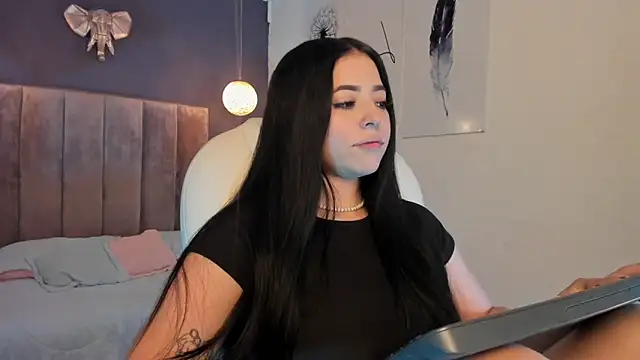 Snapshot of Maaiitee chatting on March 9, 6:11 pm Maaiitee online show from March 9, 6:11 pm