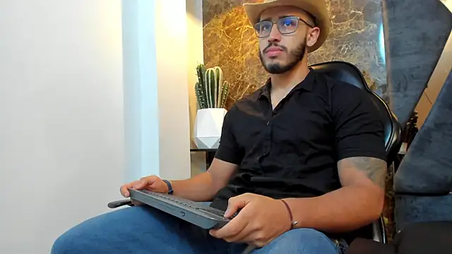 Liam Kleiin online show from September 18, 11:23 am