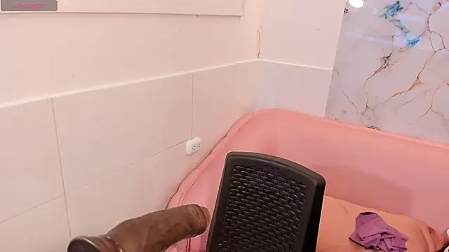 Snapshot of taylor_cupper chatting on February 20, 4:20 am taylor cupper online show from February 20, 4:20 am