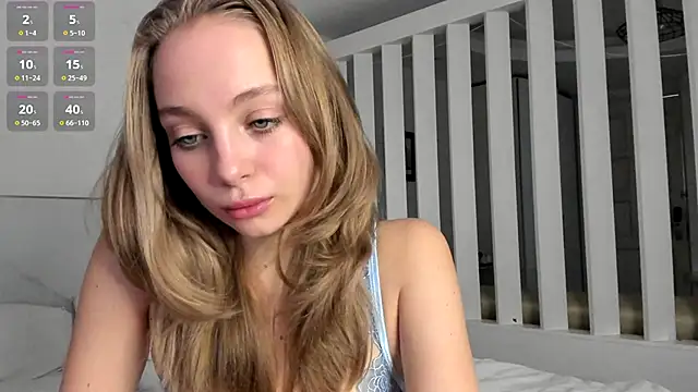 Snapshot of _LISA_BABYMETAL_ chatting on November 8, 7:08 am LISA BABYMETAL online show from November 8, 7:08 am