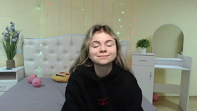 TinaRedly online show from January 29, 4:05 am