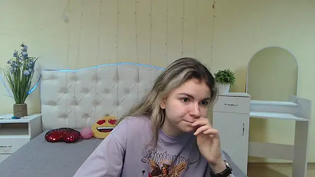 TinaRedly online show from February 5, 1:33 pm