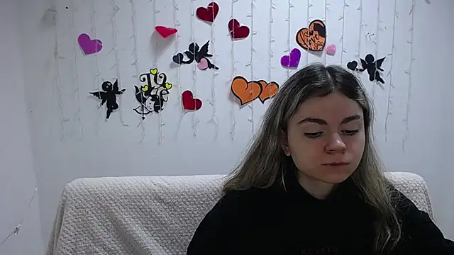 TinaRedly online show from February 11, 6:44 pm