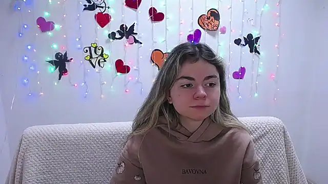 TinaRedly online show from February 17, 6:59 pm