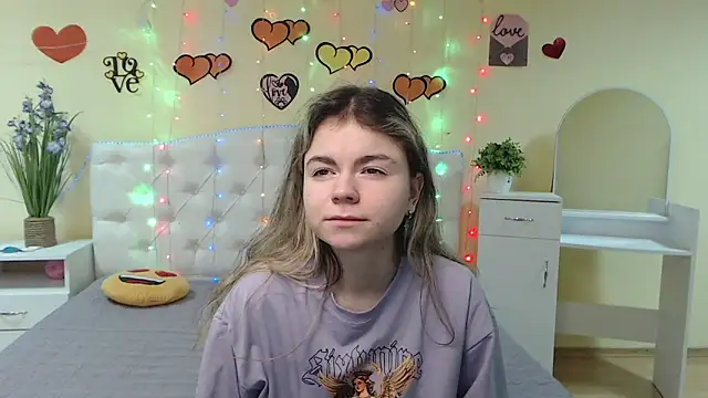 TinaRedly online show from February 18, 1:10 am