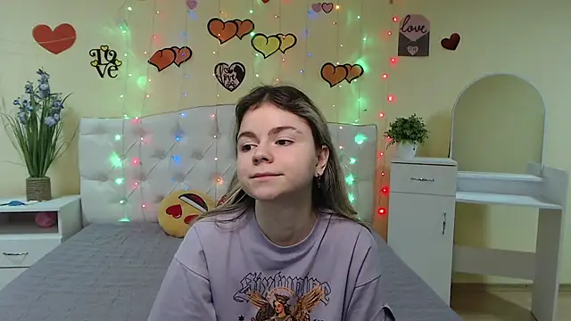 TinaRedly online show from March 4, 12:29 am