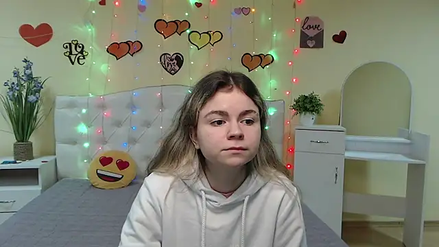 TinaRedly online show from March 5, 6:34 pm