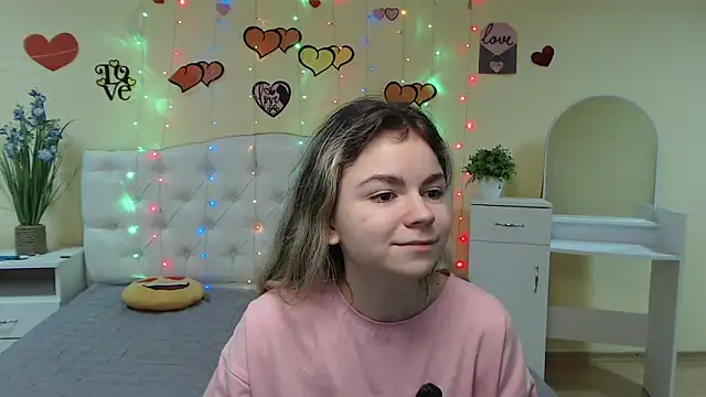 TinaRedly online show from March 8, 4:06 pm