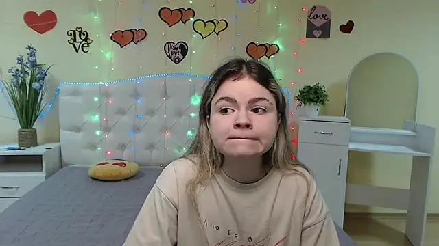 TinaRedly online show from March 12, 9:35 pm