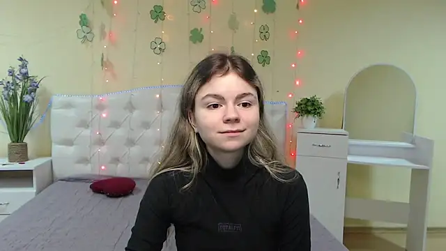 TinaRedly online show from March 20, 1:57 am