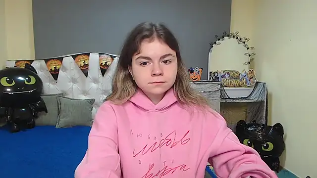 TinaRedly online show from October 31, 6:47 am