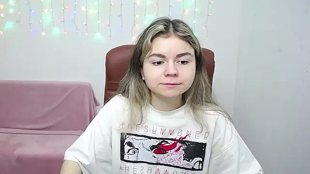 TinaRedly online show from December 5, 6:48 pm