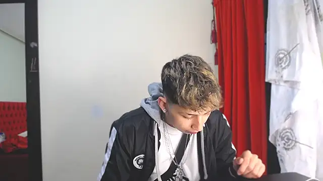 Snapshot of _Thomas_hot_ chatting on January 8, 5:59 am Thomas hot online show from January 8, 5:59 am