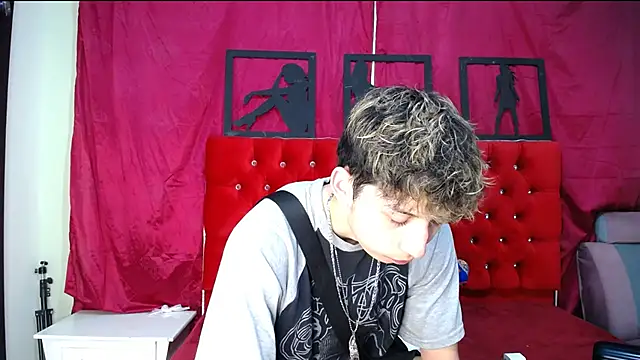 Snapshot of _Thomas_hot_ chatting on February 23, 3:24 am Thomas hot online show from February 23, 3:24 am