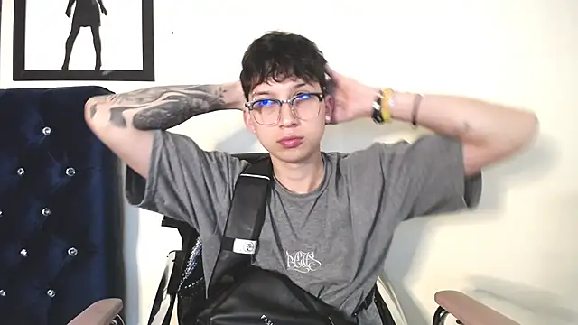 Snapshot of _Thomas_hot_ chatting on October 29, 1:19 am Thomas hot online show from October 29, 1:19 am