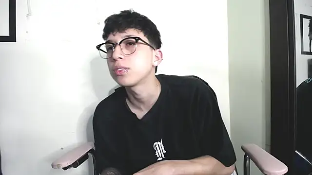 Snapshot of _Thomas_hot_ chatting on November 25, 5:40 am Thomas hot online show from November 25, 5:40 am