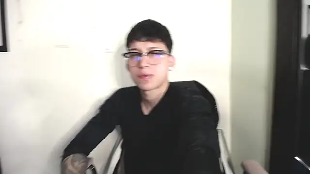 Snapshot of _Thomas_hot_ chatting on November 26, 4:13 am Thomas hot online show from November 26, 4:13 am