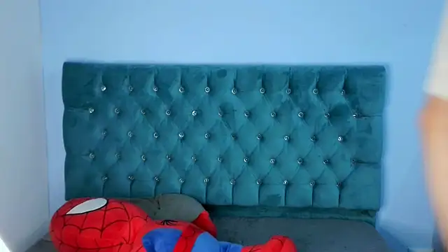 Snapshot of _Thomas_hot_ chatting on December 18, 3:23 am Thomas hot online show from December 18, 3:23 am